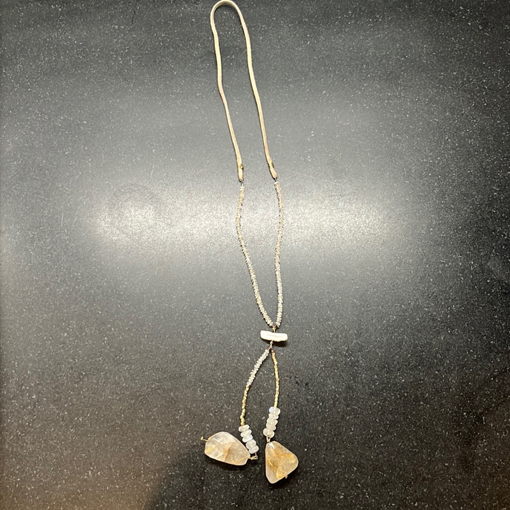 Rock necklace with leather